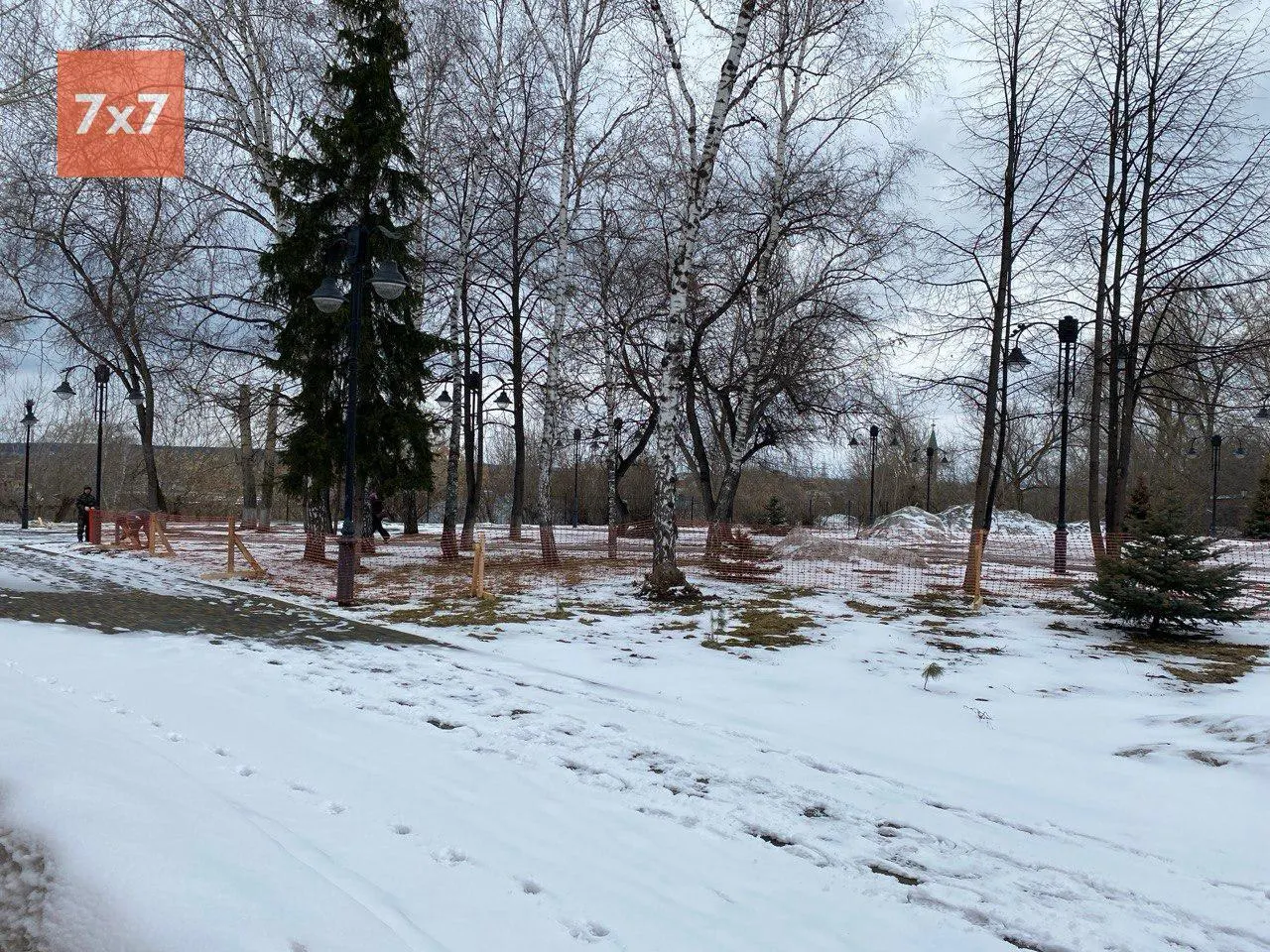 Городские власти заявили, что склон у Сквера памяти жертв репрессий устойчив. Мемориал был демонтирован ночью 19 апреля; о сроках восстановления официально не сообщают.