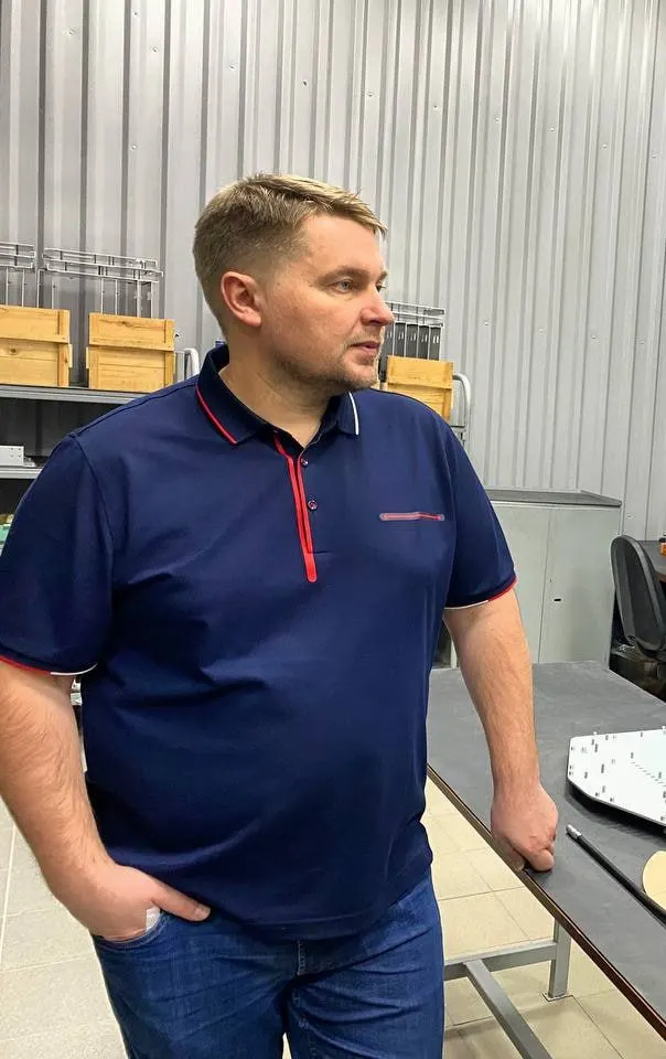 Владелец компании по аренде грузового транспорта Сергей Кухальский объявил о выходе из «Единой России» после неудачи на праймериз, несмотря на статус участника СВО.