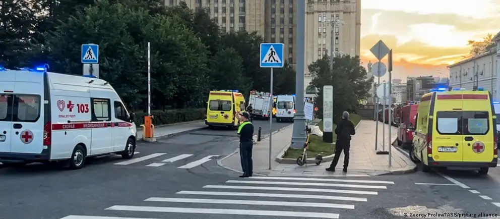 В центре Москвы произошёл взрыв у ресторана Balzi Rossi. Погибли несколько человек, следствие рассматривает версию теракта; в СМИ выдвигалась версия о возможной цели — главкоме ВКС.