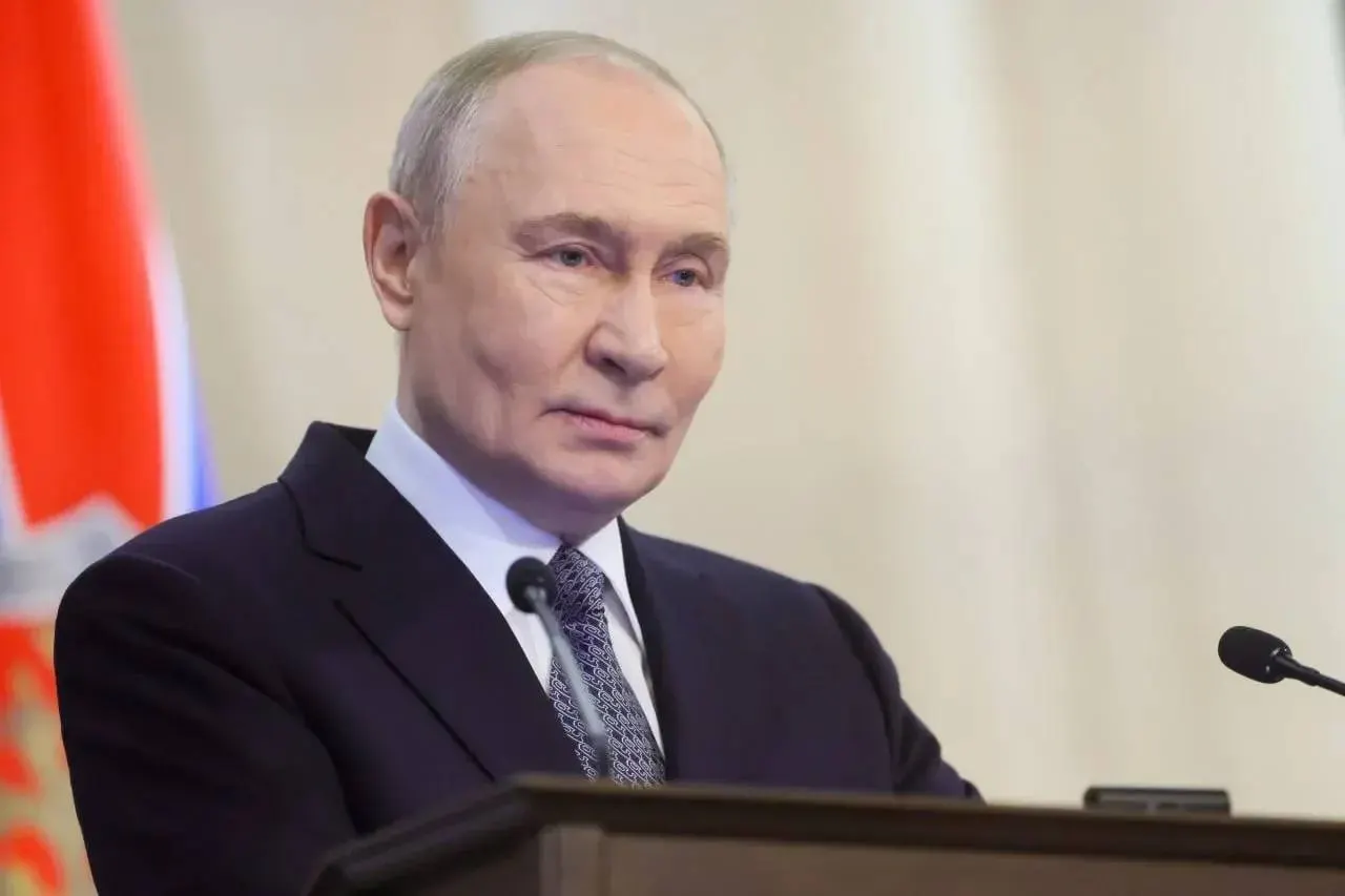 Президент отметил мужество и решительные действия десантников, подчеркнув их вклад в обеспечение обороноспособности страны и выразив уверенность в их дальнейшем выполнении задач в ходе специальной военной операции.