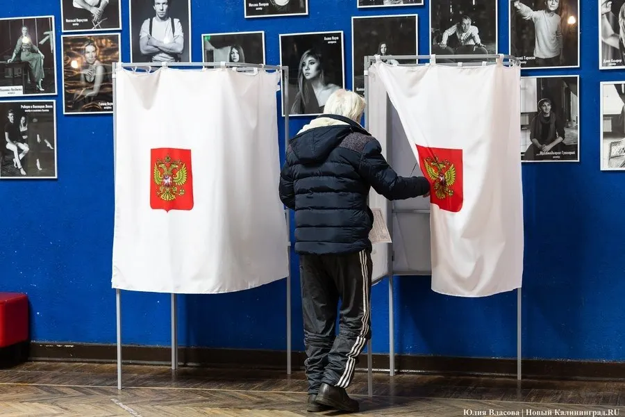 Обсуждают возможность проведения выборов Государственной Думы отдельно от региональных и муниципальных кампаний, оценивая влияние на избиркомы и бюллетени.