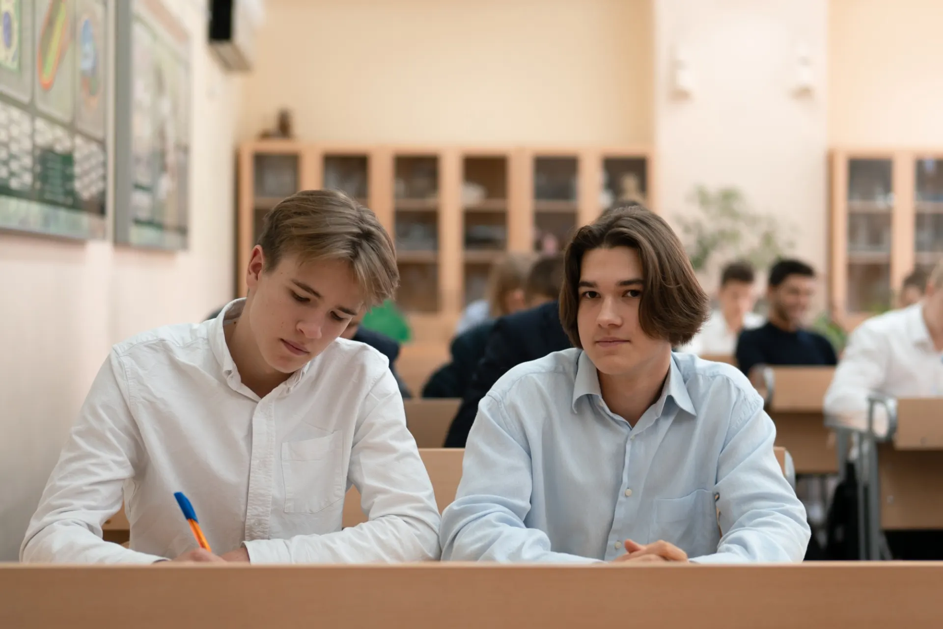 Учебные заведения в разных регионах России сообщают о проведении уроков и открытых занятий, на которых учащимся рассказывают об угрозах, связанных с использованием VPN и обходом интернет-блокировок.