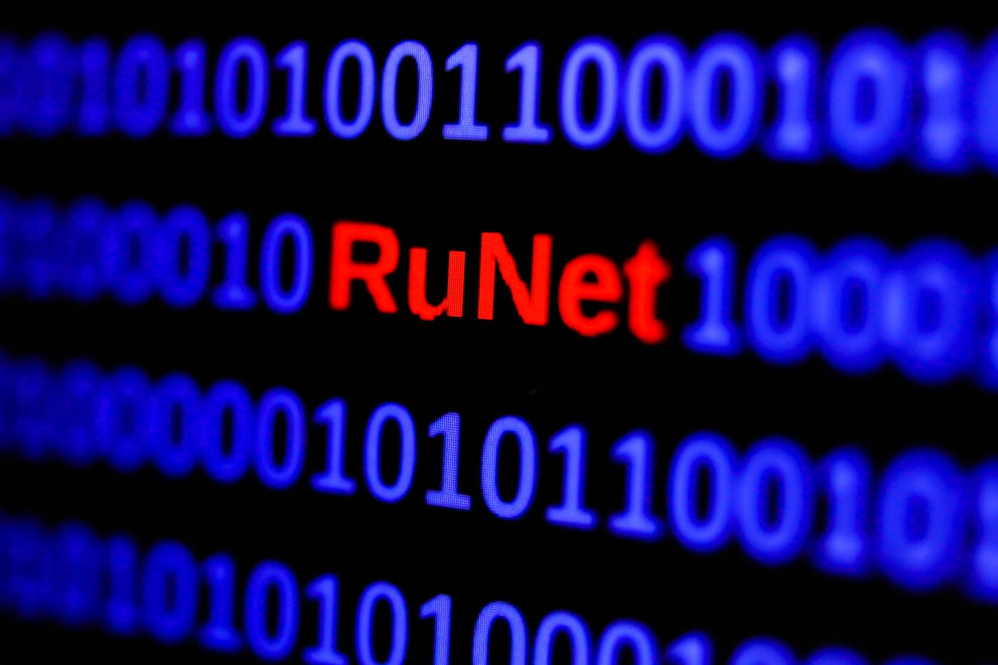 Списки избранных сайтов, сохраняющих доступ при отключениях мобильного интернета, действуют минимум в 74 из 83 регионов России, однако критерии отбора ресурсов остаются непрозрачными, а жизненно важные сервисы по‑прежнему нередко недоступны.