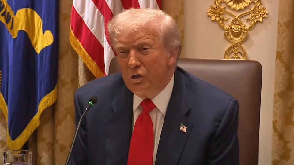 Президент США заявил, что Тегеран просит разблокировать Ормузский пролив на фоне внутренней нестабильности в руководстве; переговоры между сторонами застопорились после отказа Ирана от уступок.