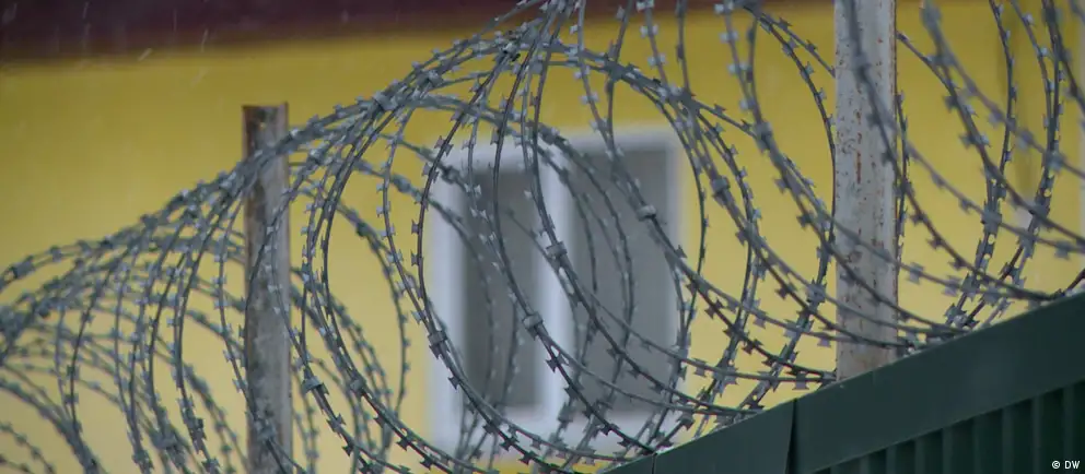 С начала 2026 года правозащитники фиксируют как минимум пять смертей людей, осуждённых по политически мотивированным делам. В ряде случаев официальные версии, в том числе о суициде, вызывают вопросы у родственников и активистов.