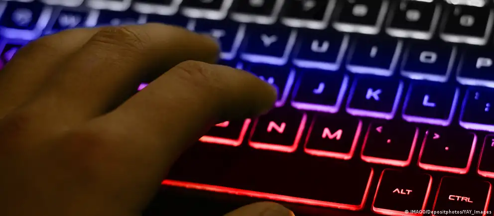 Минцифры разрабатывает меры по введению сборов за международный трафик — в первую очередь для мобильных сетей — при этом использование VPN для доступа к запрещённым ресурсам хотят считать зарубежным трафиком.