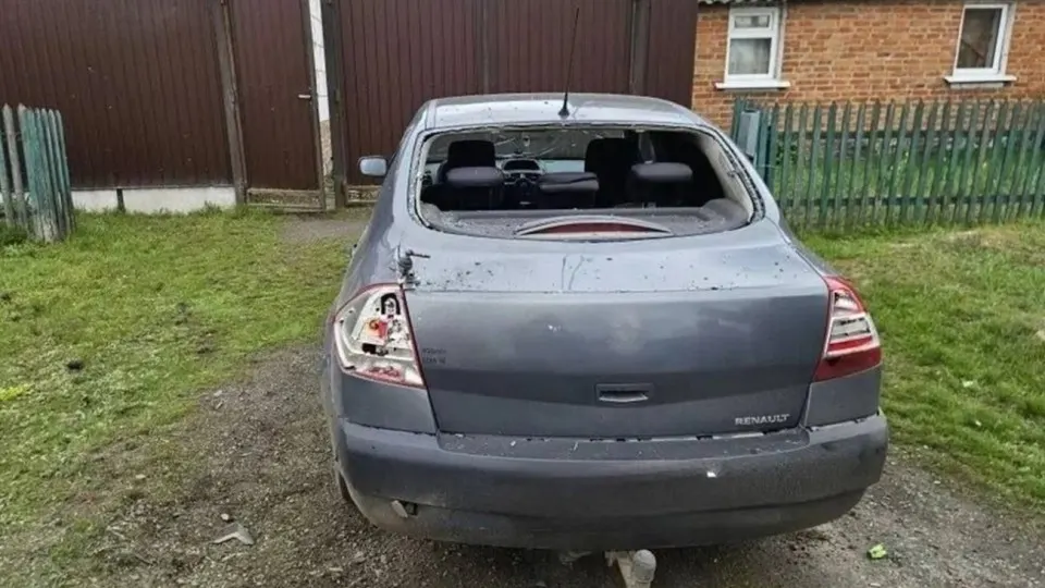 Власти региона сообщили о приостановке выплат из внебюджетного фонда на компенсации за повреждённый в результате атак транспорт — фонд, по словам чиновников, исчерпал средства. Жители жалуются на отказы и задержки выплат по ряду причин.