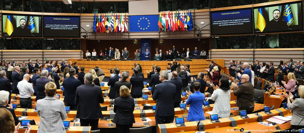 Депутаты Европарламента приняли резолюцию, осудившую агрессию России, призвали ускорить создание спецтрибунала и Международной комиссии по искам, а также использовать замороженные активы и расширить санкции.