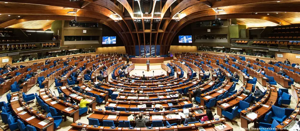 Кризисные группы и правозащитники обратились в Бюро ПАСЕ с требованием оценить заявления Кутаева; секретариат приостановил его членство до решения президиума.