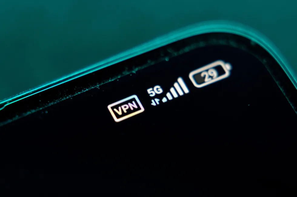 Ассоциация разработчиков программных продуктов «Отечественный софт» направила руководству страны письмо с критикой нынешней политики блокировок и ограничений VPN. Организация заявляет о системных сбоях в работе Рунета, ущербе для ИТ‑отрасли и предлагает создать совместный орган с участием профессионального сообщества для выработки новой, более взвешенной политики.