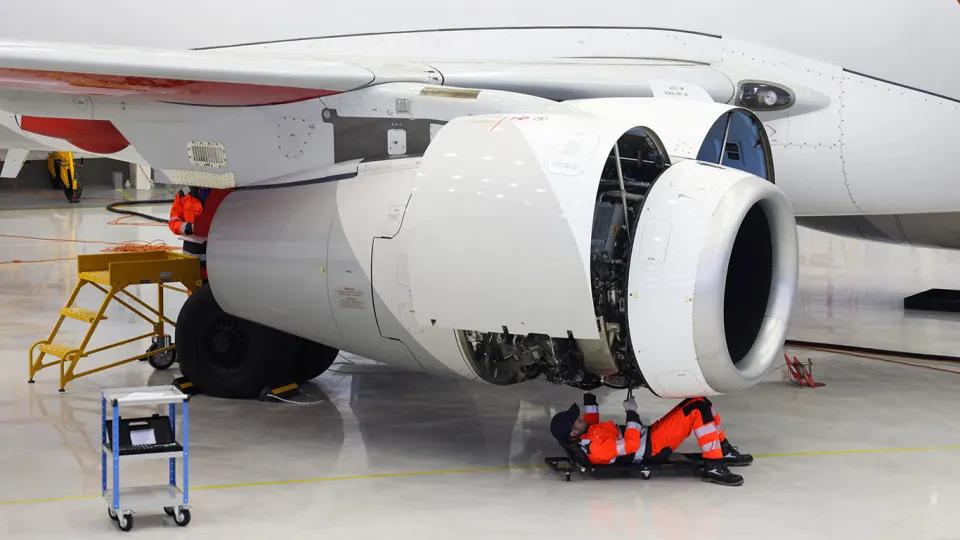 Выдача сертификата типа для российского авиационного двигателя ПД‑8, предназначенного для импортозамещенного SJ‑100 и самолета Бе‑200, снова сдвинута, однако в Минпромторге ожидают завершения процедуры в ближайший месяц.