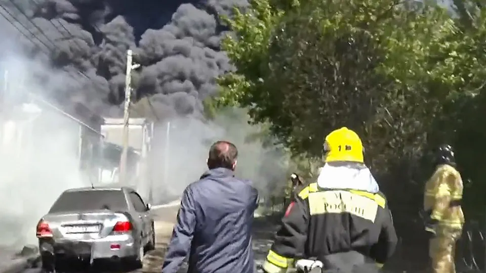 Бронирования в отелях на майские праздники сократились по всей стране: сильнее всего — в Краснодарском крае. На снижение повлияли атаки беспилотников, закрытия аэропортов и разливы нефти с последующими пожарами и выбросами вредных веществ.