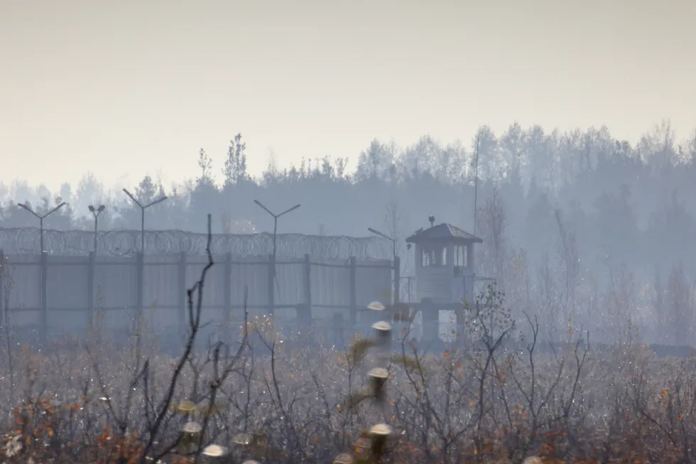За последние месяцы в тюрьмах и следственных изоляторах в разных регионах России умерли несколько людей, осуждённых или арестованных по делам, связанным с критикой власти или «экстремизмом». Причины смерти — болезни, инфаркты и самоубийства в камерах.