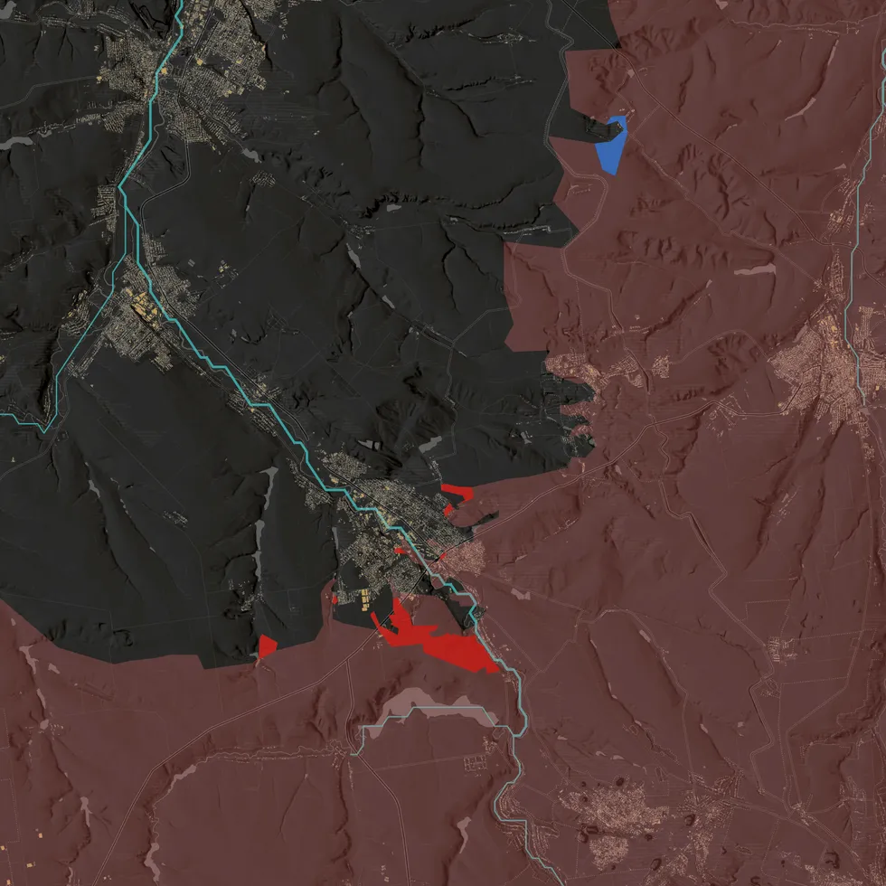 На фронтах российско-украинской войны продолжаются позиционные бои и локальные наступления, но условия для масштабного прорыва сильно изменились: линия фронта сократилась, оборона уплотнилась, а массовое применение дронов усложнило снабжение и маневр обеих сторон.