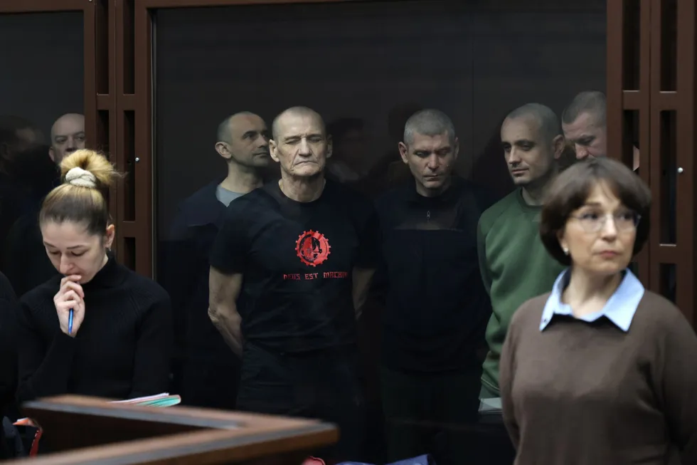 Летом 2022 года в оккупированном Херсоне силовики задержали девять человек, которых обвинили в подготовке покушений на местных чиновников-коллаборационистов. По версии следствия, они пытались взорвать нескольких высокопоставленных представителей оккупационной администрации. Обвиняемые рассказали о похищениях, пытках в подвале и выбитых признаниях. Российский военный суд назначил им от 14 до 20 лет лишения свободы.