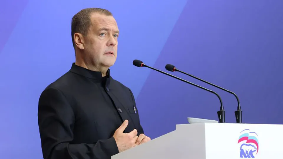 Зампред Совбеза заявил о реальной угрозе ядерного апокалипсиса, призвал быть готовыми; на фоне истечения СНВ‑III и напряжённости в международных отношениях продолжаются переговоры о будущем контроля над арсеналами.