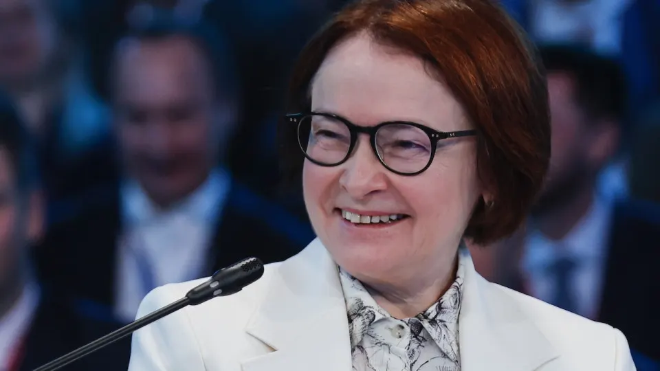 Глава Центробанка заявила, что из‑за санкций западные рынки капитала для российских компаний закрыты, и теперь практически единственным источником средств остаются сбережения граждан России на фоне высокой инфляции и ставок.