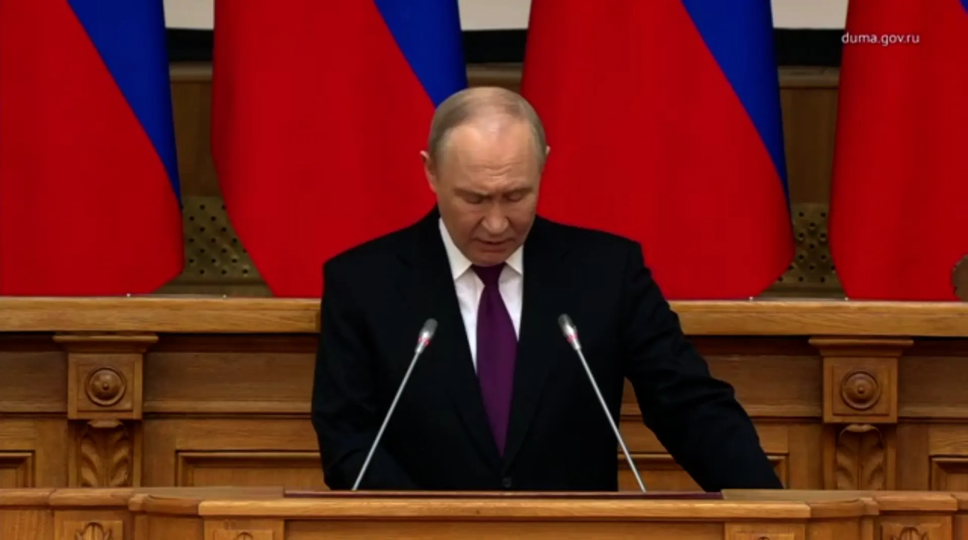 На заседании Совета законодателей президент анонсировал списание большей части долгов регионов до 2030 года, обратился к будущим кандидатам на выборы и подчеркнул важность единства парламентских сил, отметив, что чрезмерные запреты тормозят развитие.