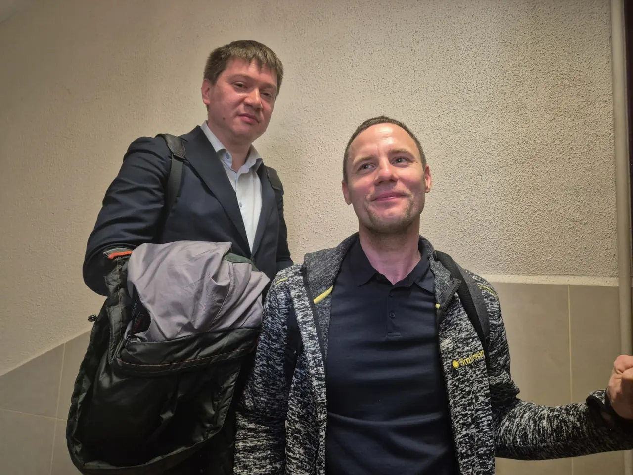 Юриста вызвали для составления протокола, затем решили перенести дату; по словам Сорокина, полицейский угрожал доставкой и сказал, что преследование — «приказ сверху». Ленинский суд выявил процессуальные нарушения и вернул протокол в полицию. Одновременно на него завели два административных дела о «дискредитации» армии.