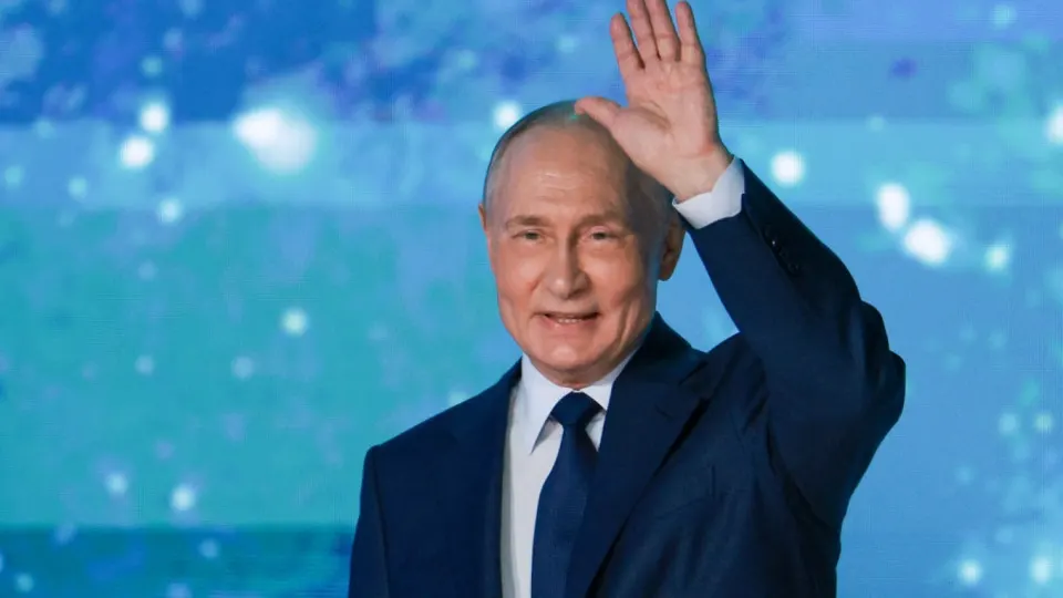 Президент Владимир Путин заявил, что при ограничениях мобильного интернета в России должны бесперебойно работать жизненно важные онлайн‑сервисы, включая Госуслуги, платёжные системы и запись к врачу.