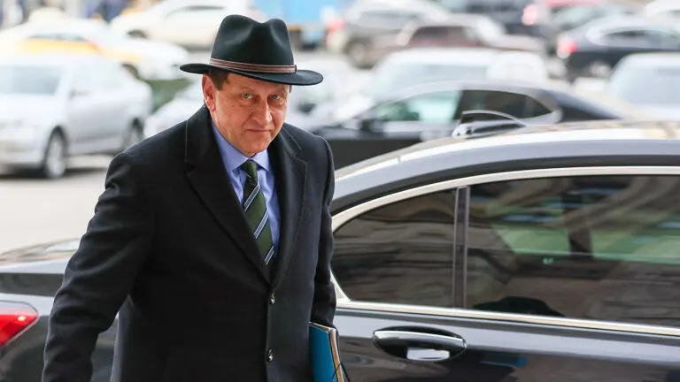 Посла Германии Александра Ламбсдорффа вызвали в МИД после сообщений о встречах немецких парламентариев с лидером ЧРИ; официально причины вызова не раскрывают.