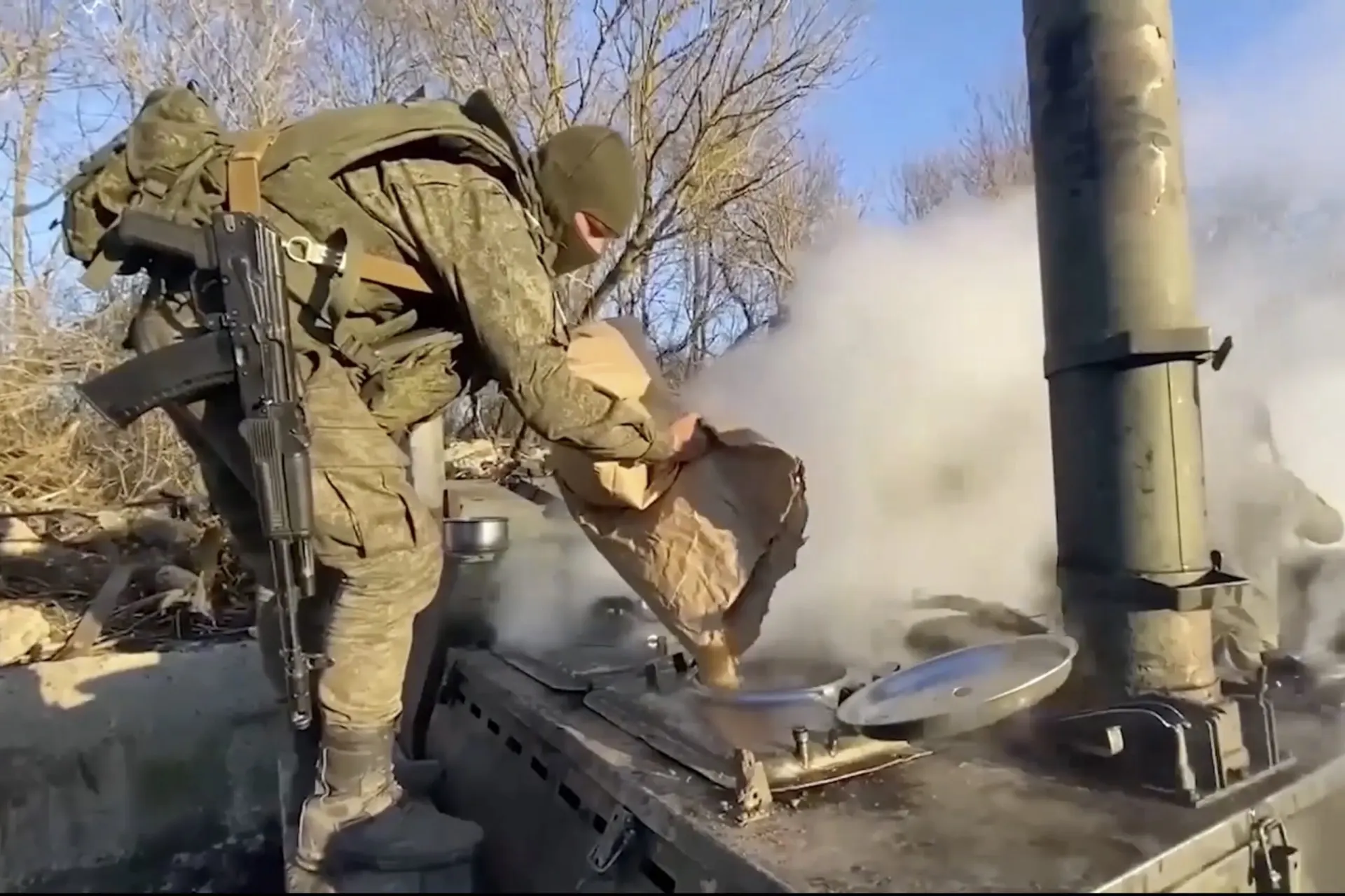 Кейтеринговый холдинг «РБЕ», после ухода структур Евгения Пригожина ставший основным поставщиком питания для российских военных, за 2025 год увеличил выручку более чем вдвое, однако чистая прибыль сократилась из‑за роста расходов на управление и оплату труда.