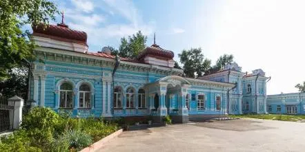 Капитальный ремонт дома Карим‑бая на ул. Максима Горького, 35 завершён. Обновлённый Центр татарской культуры откроется 30 мая: в программе — акция по созданию «Сада Нации», новая экспозиция и прогулочные зоны. На реставрацию потрачено более 48 млн рублей.