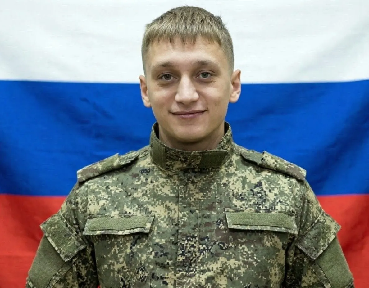 По имеющейся информации, 23-летний студент из Бурятии, заключивший контракт на службу в новых войсках БПЛА, погиб через три месяца после подписания. Родные утверждают, что из его колледжа на службу уходили и другие учащиеся.