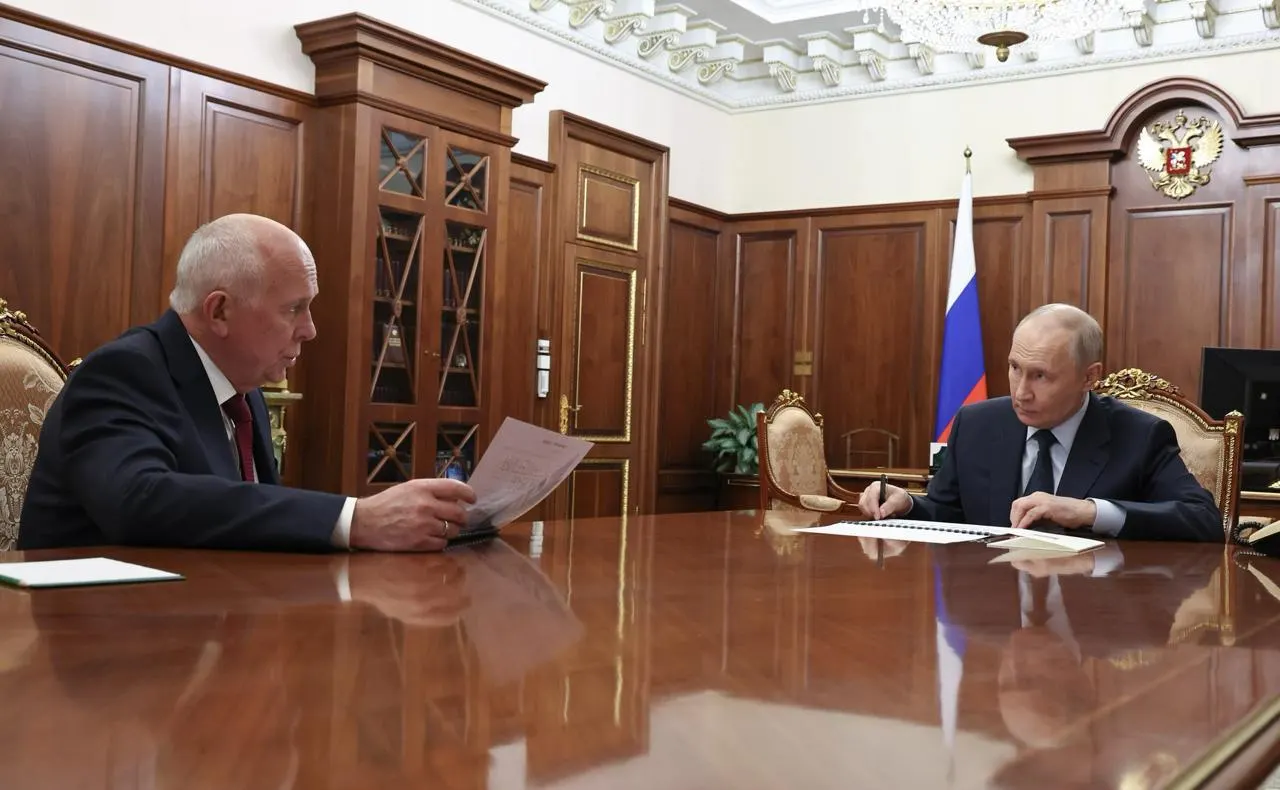 Глава Ростеха доложил президенту, что старт серийного производства МС‑21 и Суперджет‑100 переносится на следующий год; ранее обещанный 2026 год не подтвердился.