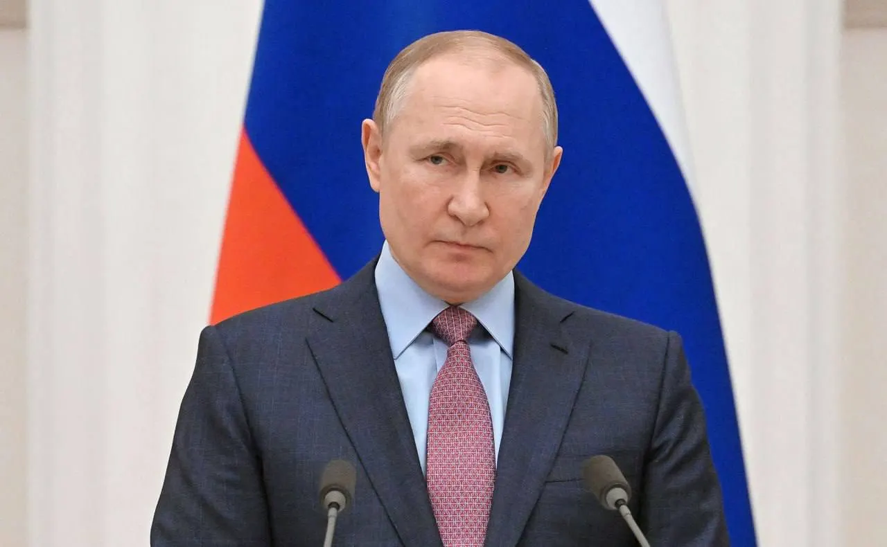 Президент предупредил, что замена низкоквалифицированных сотрудников ИИ — необратимый процесс, который повлияет на рынок труда и потребует адаптации кадров.