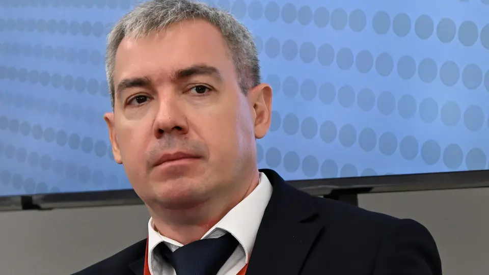 После передачи функций по интернету под контроль ФСБ в Минцифры готовятся кадровые перестановки и реорганизация с перераспределением функций и возможным сокращением штата.