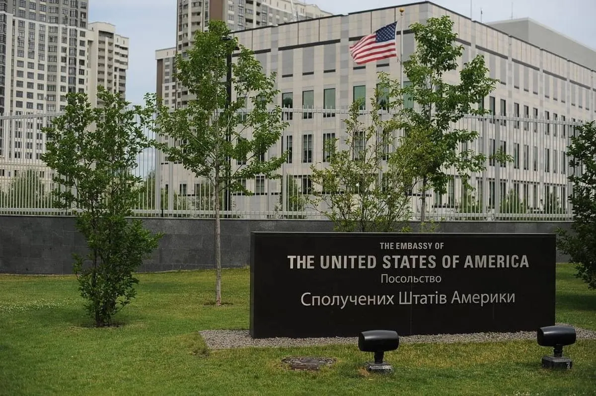 В ходе телефонного разговора глава МИД России предупредил США о намерении поразить «объекты, используемые ВСУ» и «центры принятия решений» в Киеве; иностранцам рекомендовано покинуть город. Ранее Москва объявила об эскалации после гибели людей в результате ночного удара.