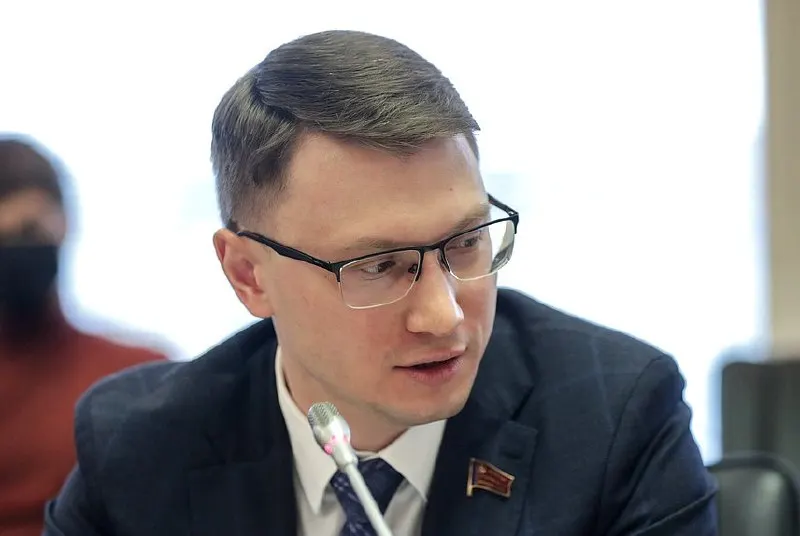 Татьяна Москалькова покидает должность уполномоченного по правам человека. Сегодня в Госдуме из трёх кандидатов выберут нового уполномоченного — в списке Артём Прокофьев, Иван Сухарев и Яна Лантратова (она считается основным кандидатом).