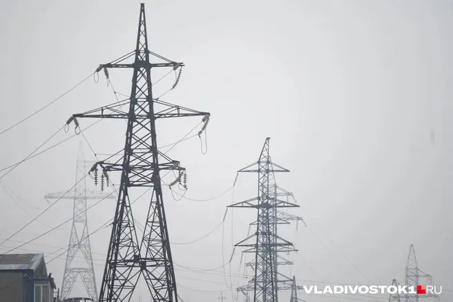 По прогнозу Минэкономразвития, тарифы для жителей Приморского края будут индексироваться с 2026 по 2029 годы: городской тариф может достигнуть около 8,04 руб./кВт·ч, для домов с электроплитами — примерно 6,44 руб./кВт·ч.