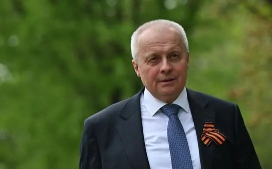 Министерство иностранных дел РФ пригласило в Москву чрезвычайного и полномочного посла России в Армении для консультаций после шагов ереванского руководства по углублению отношений с ЕС. Параллельно введены временные ограничения на ввоз ряда армянских товаров.