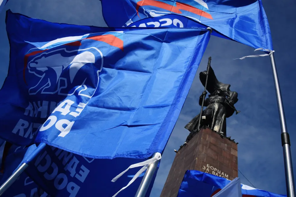 На всероссийском электоральном форуме в «Сенеж» представители администрации президента и эксперты обсуждали тактику кампании на сентябрь — от сокращения числа партий до сохранения многодневного голосования и расширения дистанционного электронного голосования при учёте возможных блокировок связи.
