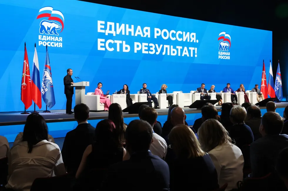 Администрация президента рекомендовала подконтрольным изданиям свести к минимуму упоминания «запретов» в заголовках и материалах, заменяя их эвфемизмами и подавая инициативы власти в позитивном ключе. Журналисты заявляют, что это затрудняет информирование населения о введённых ограничениях.