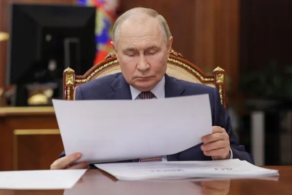 По сведениям европейской разведки, вследствие опасений попытки убийства Федеральная служба охраны значительно ужесточила меры безопасности вокруг президента: изменились места пребывания, ужесточены проверки персонала и расширен список лиц, находящихся под усиленной защитой.