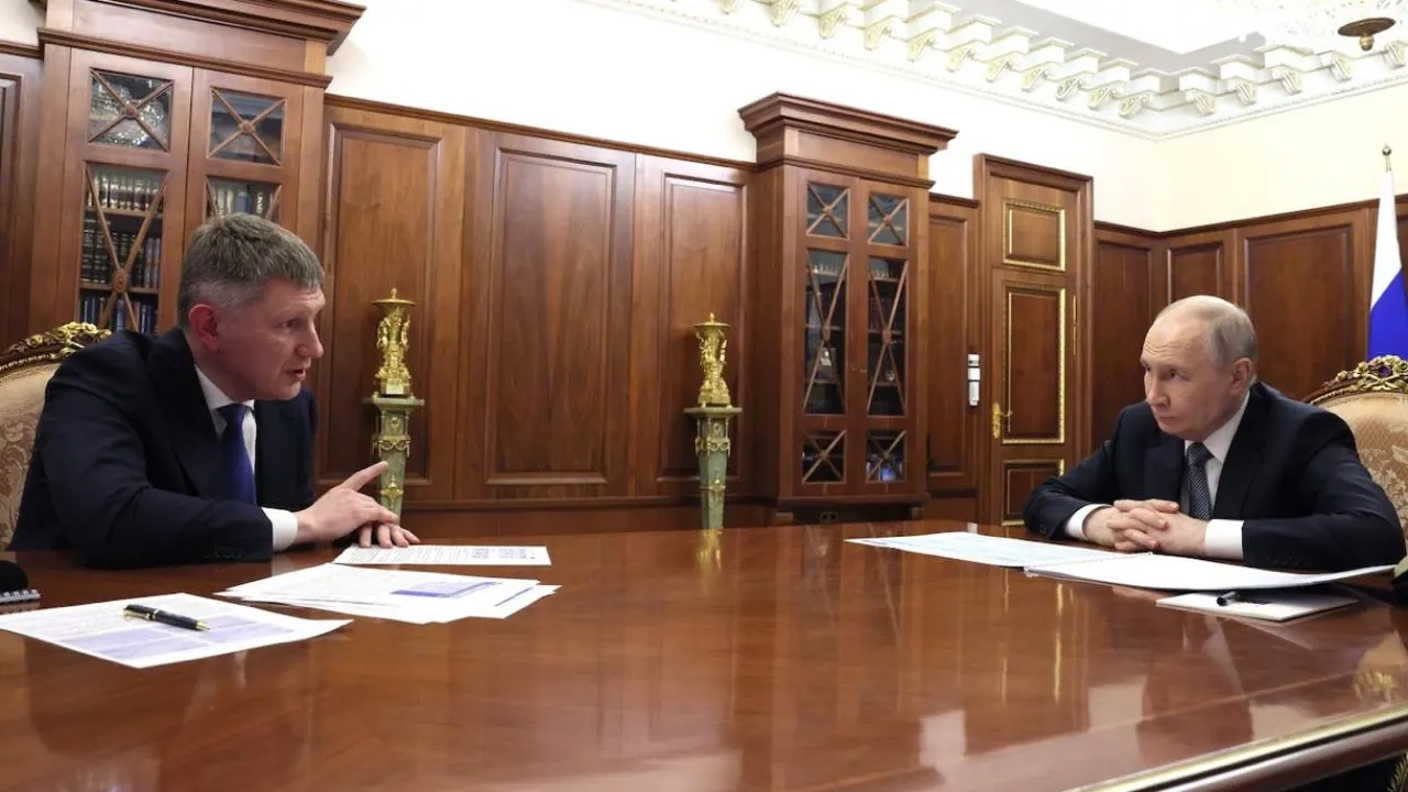 Министр экономического развития Максим Решетников сообщил, что российская экономика демонстрирует более высокие темпы роста, чем американская, несмотря на санкции; при этом МВФ указывает на отставание России по ВВП на душу населения.