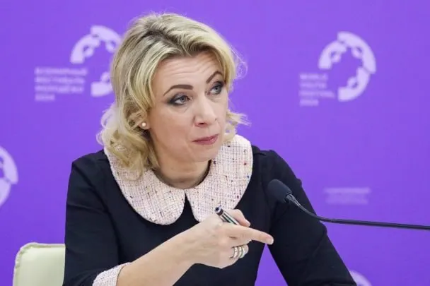 Официальный представитель МИД РФ заявила, что сотрудники Госдепа уведомляют российских дипломатов о том, что их дети, рожденные в США, автоматически признаны гражданами США, хотя семьи не подавали соответствующих заявлений.