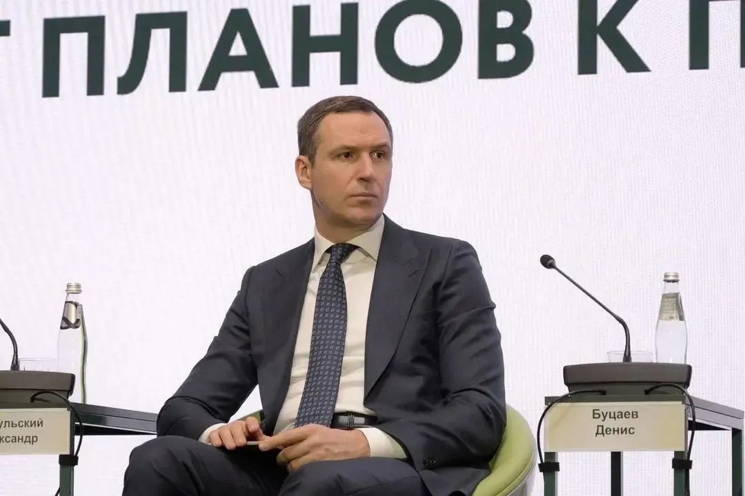 Его подозревают в причастности к хищению средств Российского экологического оператора. По предварительным данным, Буцаев может находиться в США; мусорная реформа, связанная с этими расходами, признана неудачной.