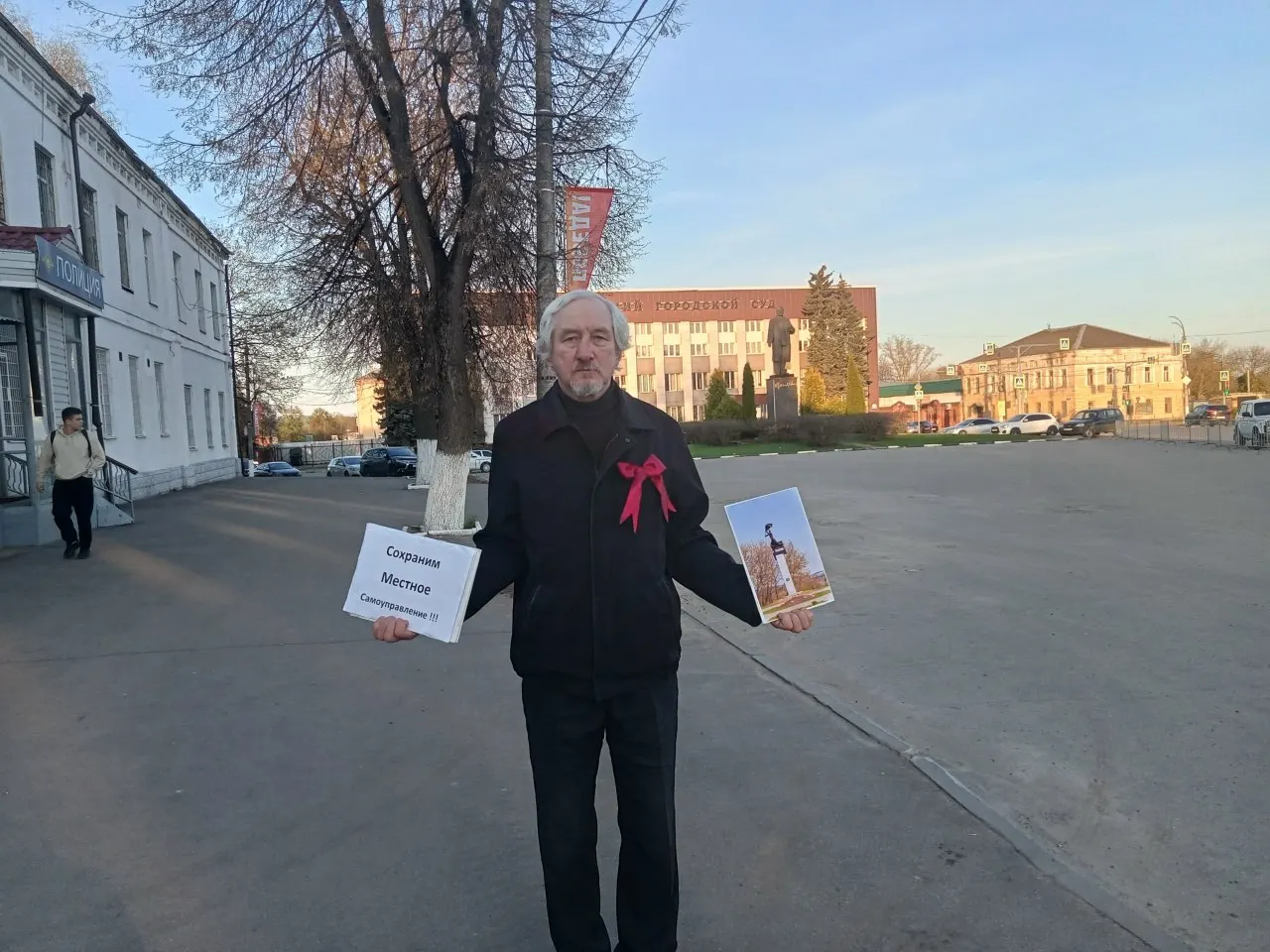 Жителя Александрова Юрия Саенко признали виновным по ч. 2 ст. 20.2 КоАП — за организацию или проведение публичного мероприятия без уведомления. Информации о назначенном наказании пока нет.