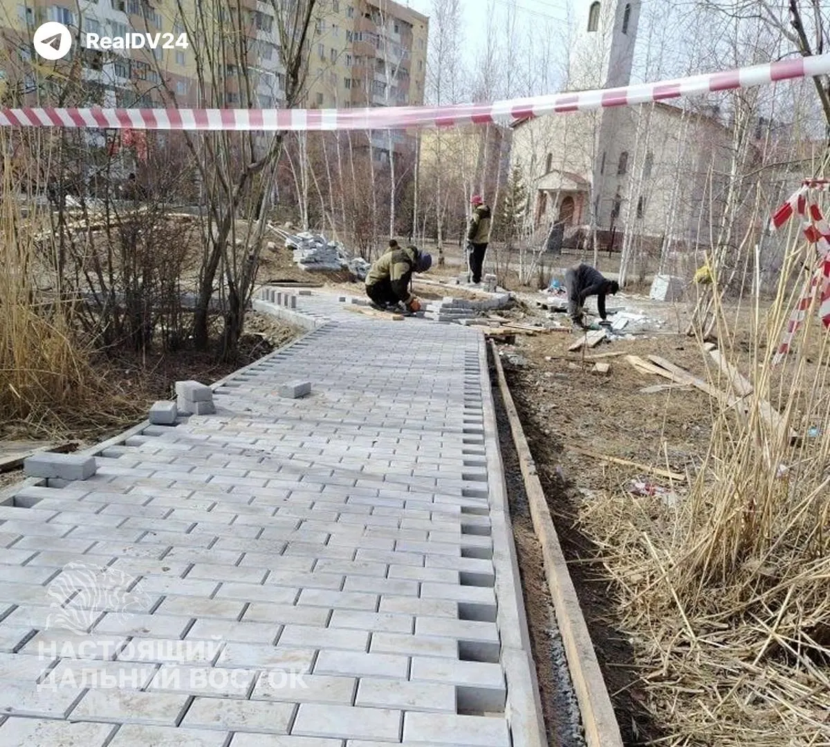 В Якутске на территории мемориального комплекса памяти репрессированных готовят к установке монумент в честь погибшего участника СВО. Ранее похожие изменения происходили в Магаданской области и Томске.