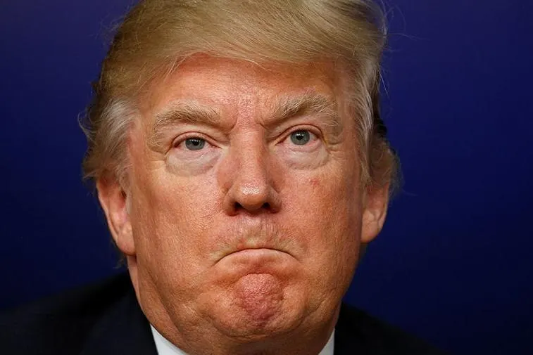 Президент США Дональд Трамп назвал ответ Тегерана на американскую инициативу по урегулированию конфликта неприемлемым. После отказа Трампа рынки отреагировали ростом цен на нефть; стороны обменялись требованиями и встречными уступками на фоне продолжающихся боевых действий и морской блокады.