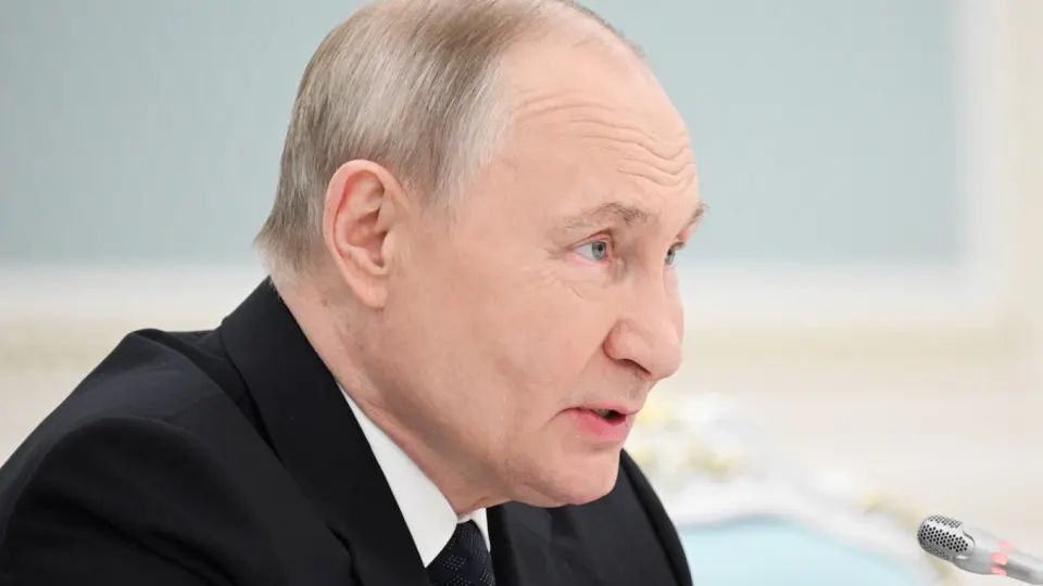 Власти объявили о стремлении увеличить число иностранных студентов до 500 тысяч к 2030 году — сейчас их более 300 тысяч. Одновременно фиксируют масштабную вербовку иностранцев и студентов для службы в армии и в войсках беспилотных систем; правовые и этические риски вызывают обеспокоенность.