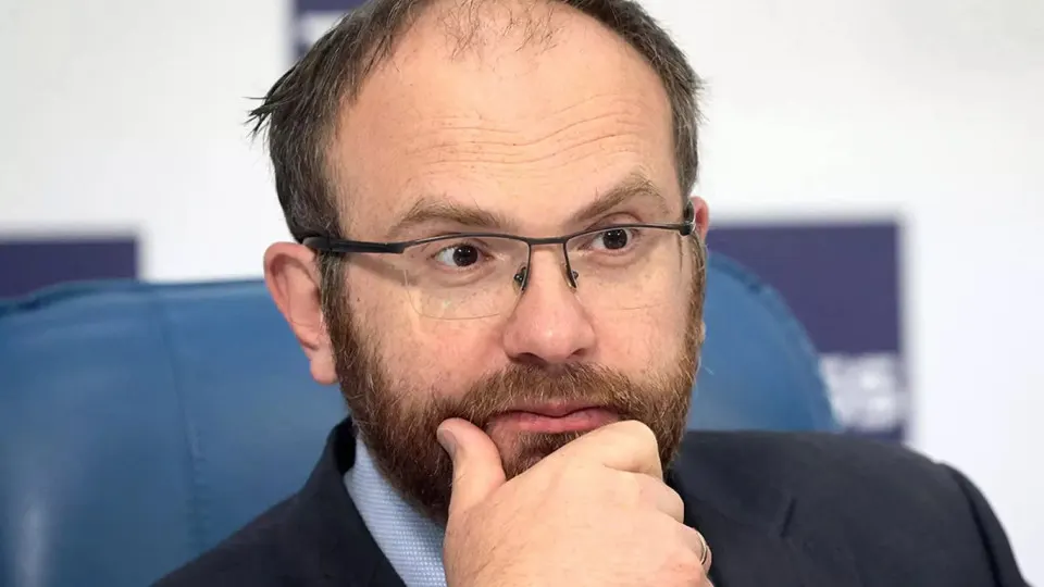 Заместитель председателя синодального отдела РПЦ Вахтанг Кипшидзе назвал массовые отключения мобильного интернета напоминанием о хрупкости технологической цивилизации и призвал сосредоточиться на духовных ценностях. Между тем ограничения уже затронули большую часть населения страны.