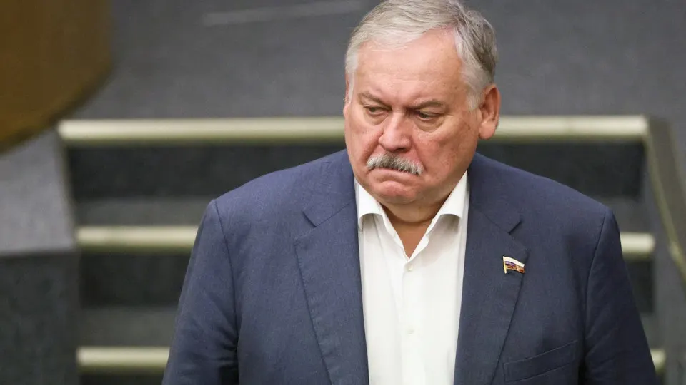 Первый зампред комитета Госдумы Константин Затулин заявил, что Латвия и Эстония не выполнили обещаний при выходе из СССР и дискриминируют русскоязычных; эти заявления прозвучали на фоне принятия в первом чтении закона о возможности применения войск за рубежом для защиты россиян и тревожных оценок западной разведки о риске эскалации.