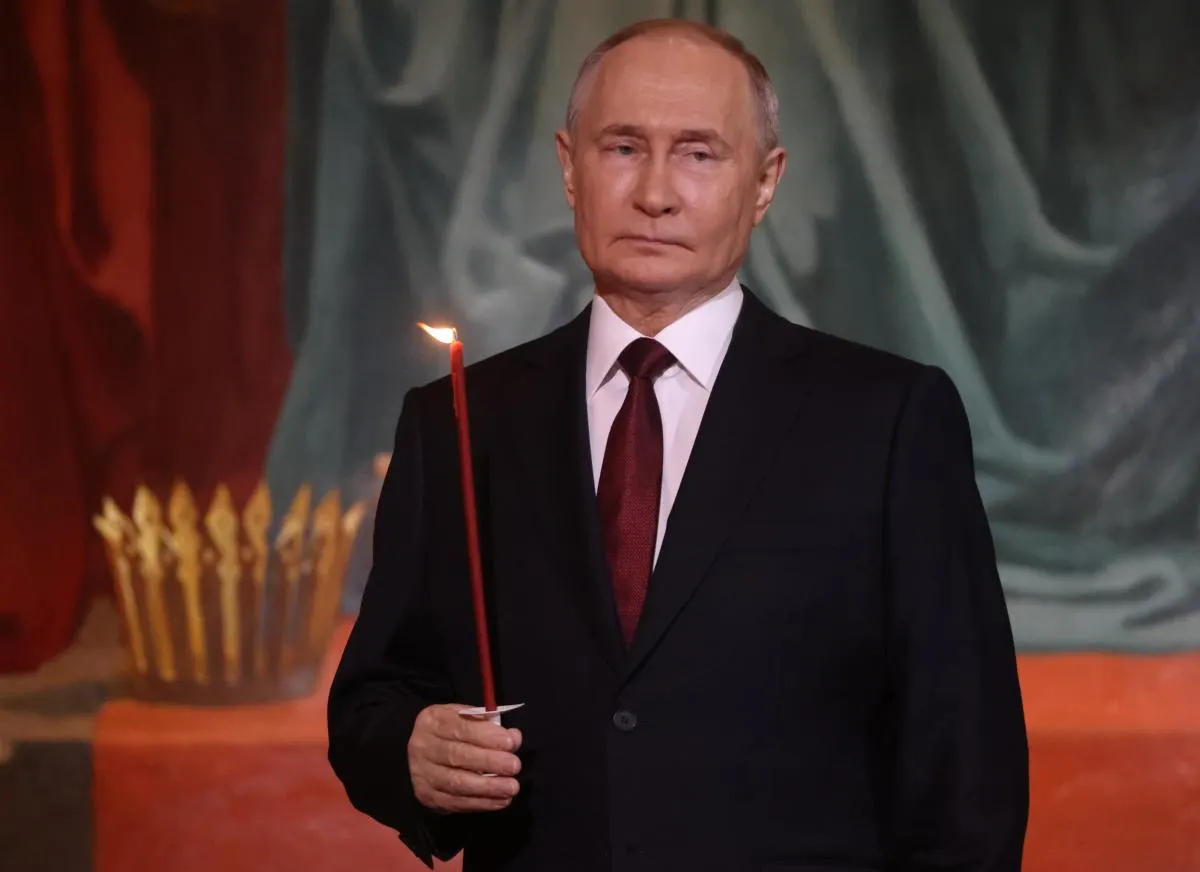 Аналитики предупреждают, что давление на российское руководство растёт. Рассматриваются несколько сценариев смены власти — от быстрого устранения до показательного процесса — а также внешние и внутренние факторы, способные стать триггером.