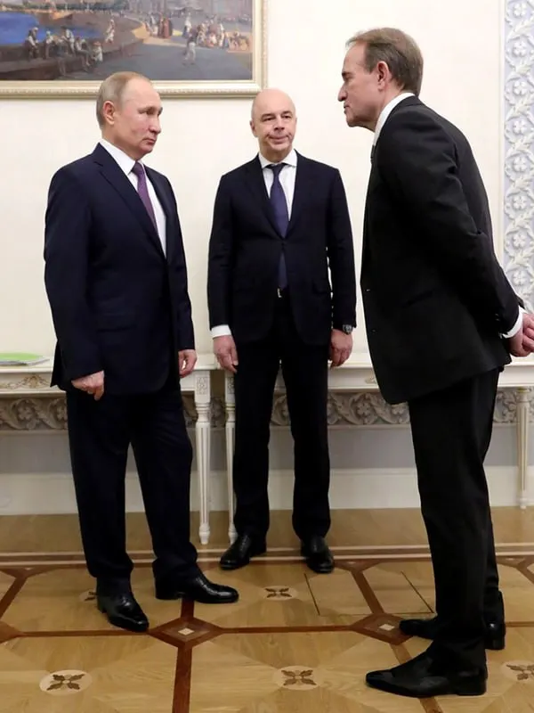 Депутат Галина Немцева считает, что заявления федеральных властей о значительном росте реальных доходов не соответствуют жизни большинства россиян: выгоду получают немногие, а население зачастую беднеет.
