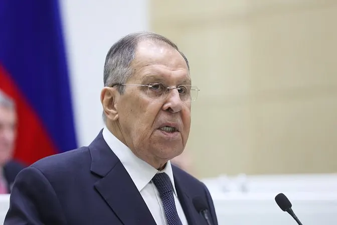 Глава МИД РФ заявил, что Армении придётся выбирать между ЕАЭС и ЕС: нормы двух объединений несовместимы, и решение повлияет на тарифную политику и фитосанитарные правила.